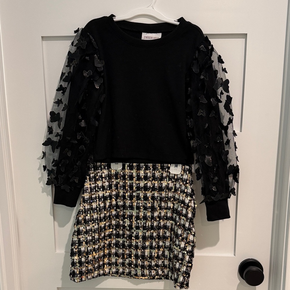 Chic Black and White Kids Set with Textured Sleeves